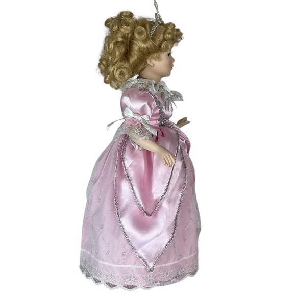 Vintage Porcelain Princess Doll Birthstone Collection April Diamond Pink 17” - Picture 4 of 16